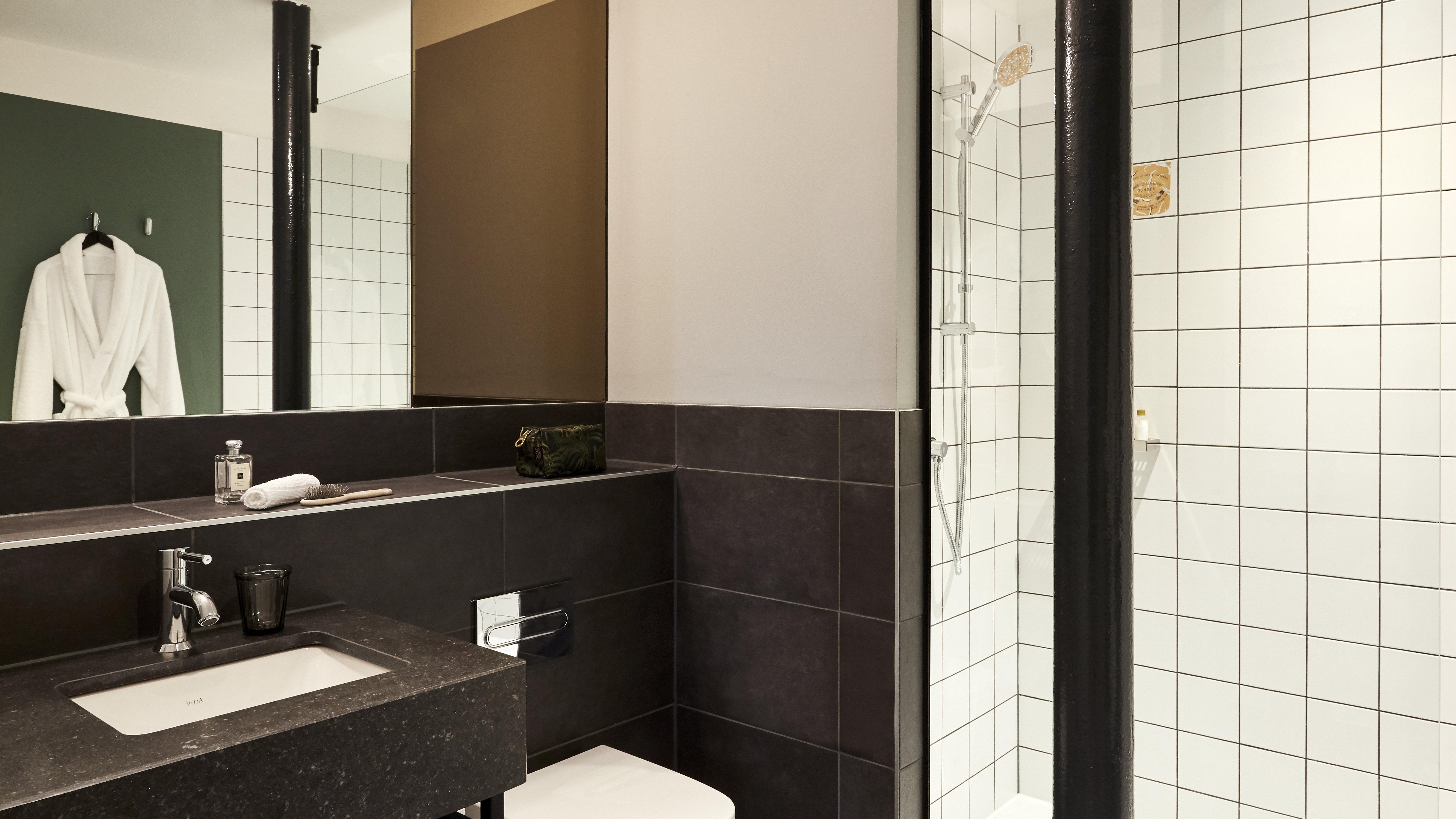 Indigo - By Ihg Dundee