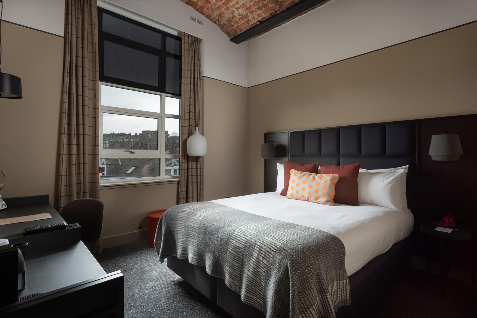 Indigo - By Ihg Dundee